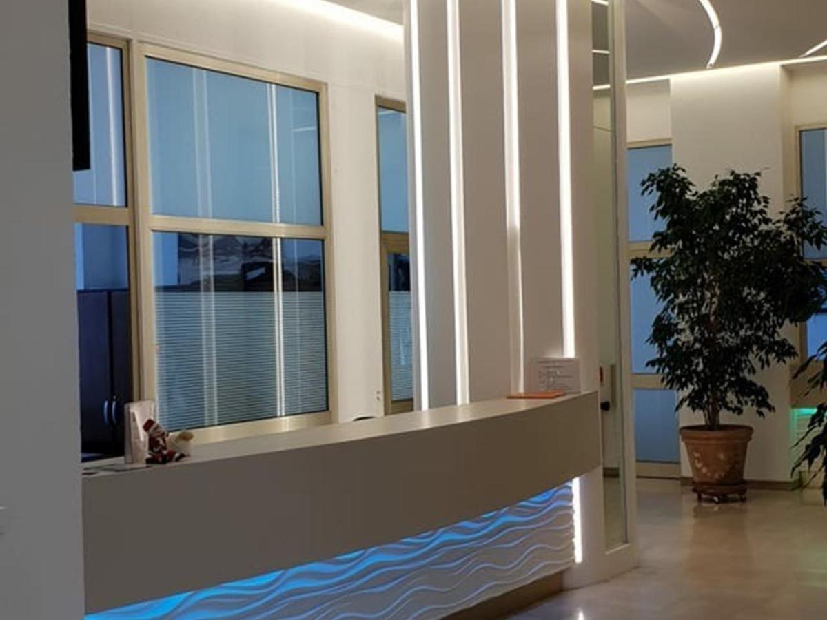 Studio Renove En Bord De Mer Avec Terrasse, Parking Et Wifi A Villeneuve-Loubet - Fr-1-252A-29 Eksteriør billede